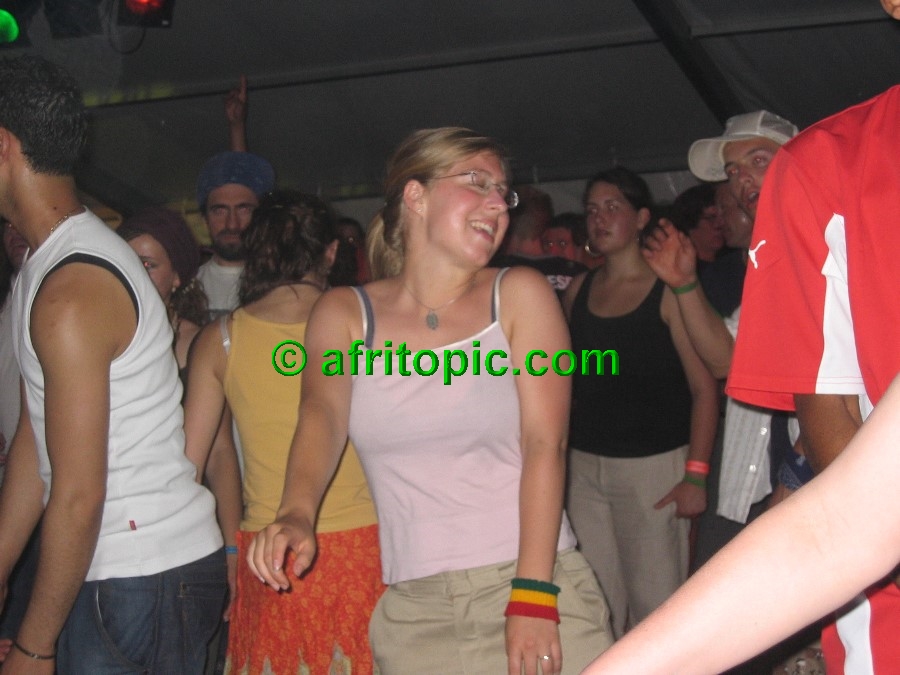 ../Images/AfricaFestival-27-28May05 140.jpg